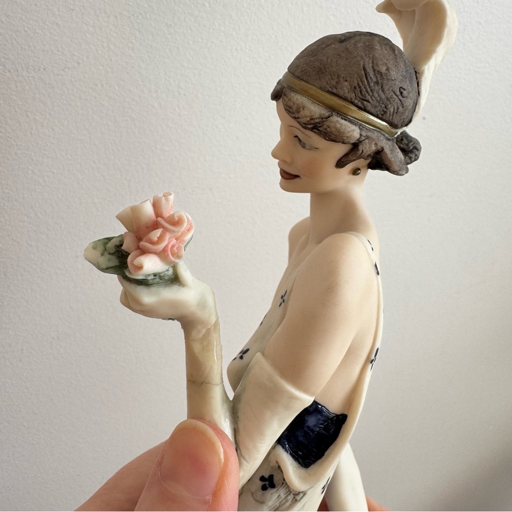 Giuseppe Armani Florence “Camille” Figurine 2000 Italy Porcelain Lady Statue - Picture 4 of 12